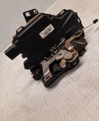 Seat Toledo II (1M) Rear door lock 3B4839015M