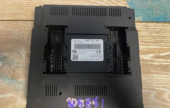 Skoda Fabia Mk2 (5J) Comfort/convenience module 6R7937087F