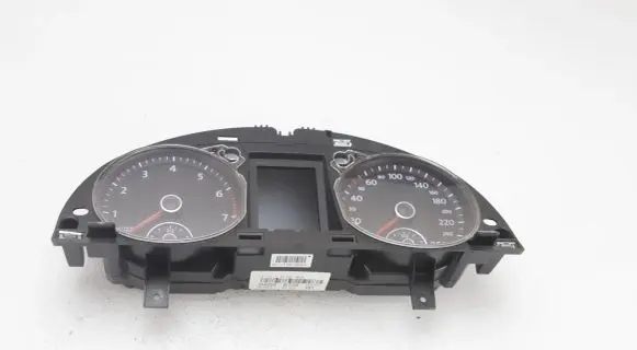 Volkswagen PASSAT B7 Speedometer (instrument cluster) 3AA920870E