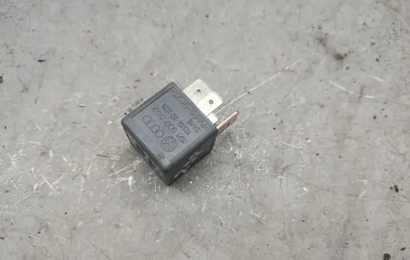 Skoda Octavia Mk1 (1U) Other relay 191937503
