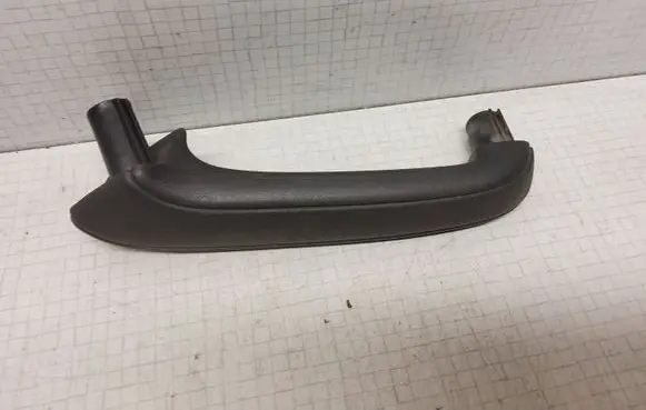 Volkswagen PASSAT B3 Front door interior handle trim 