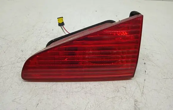 Peugeot 607 Tailgate rear/tail lights