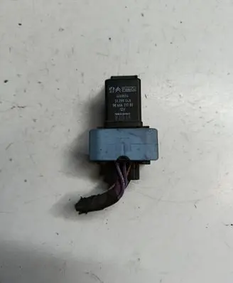 Volvo V40 Glow plug pre-heat relay 9666671780