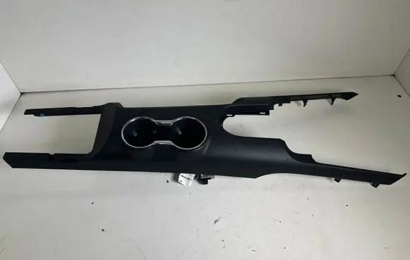 Ford Mustang VI Center console FR3B63044E50A