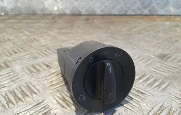Volkswagen Golf IV Light switch 1C0941531