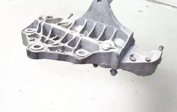 Maserati Ghibli EGR valve cooler bracket 90513443F