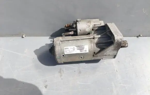 Opel Vivaro Starter motor 233001375R