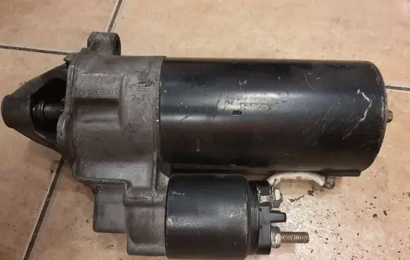Volkswagen PASSAT B5 Starter motor 068911024C 0001110122