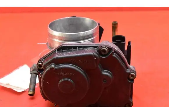 Volkswagen New Beetle Throttle body valve 06A133064H