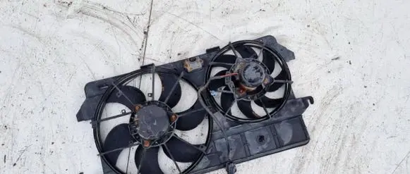 Radiator cooling fan shroud