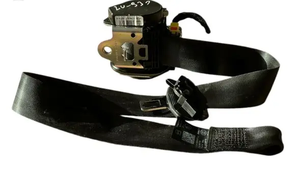 Seat Ibiza IV (6J,6P) Front seatbelt 6J3857705 6153343 615334100