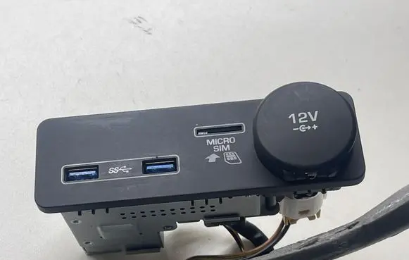 Land Rover Range Rover Sport L494 USB socket connector JPLA19E110BB