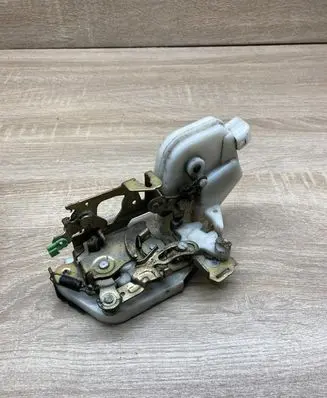 Mitsubishi Pajero Front door lock RIGHTSIDE