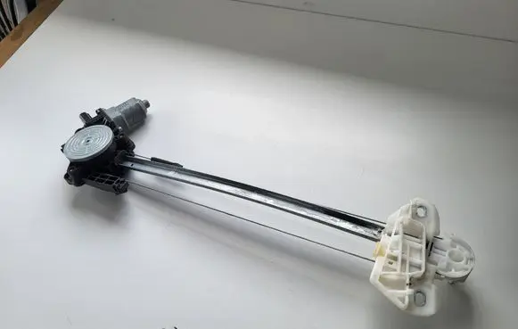 Honda CR-V Rear door window regulator motor