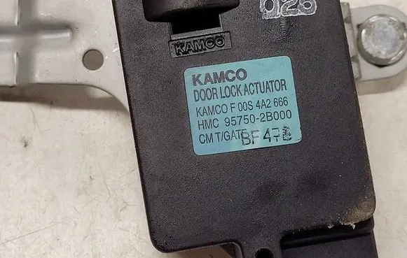 Hyundai Santa Fe Central locking motor 957502B000
