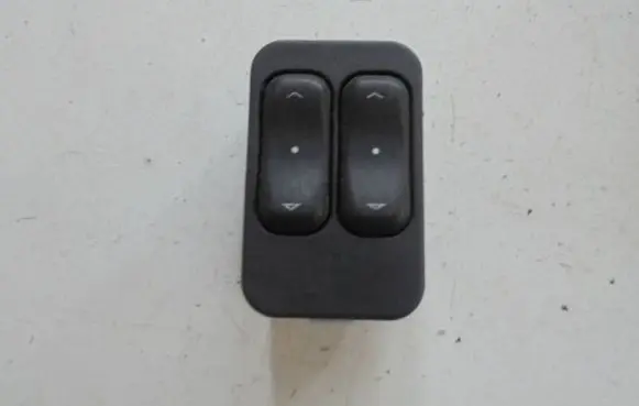 Opel Astra G Electric window control switch 90561388
