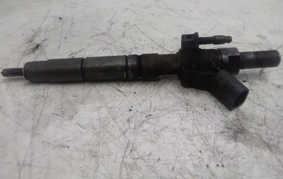 Mercedes-Benz R W251 Fuel injector A6420700587 A642070