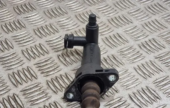 Clutch slave cylinder