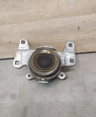 Volvo V40 Engine mount bracket 326F09