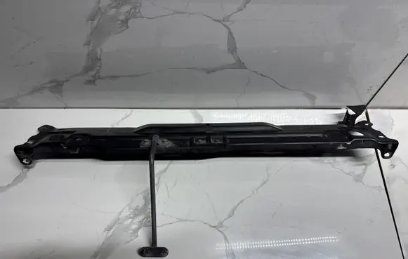 Mercedes-Benz C W204 Top upper radiator support slam panel