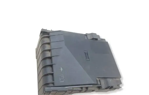 Volkswagen PASSAT B7 Fuse box cover 1K0937132F 1K0937132G