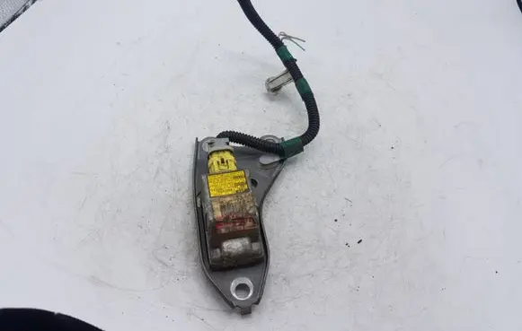 Toyota Avensis Verso Airbag deployment crash/impact sensor 8983044010