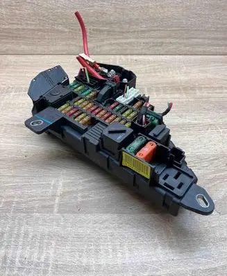 BMW 5 E60 E61 Fuse module 6906588 518811054 6906601