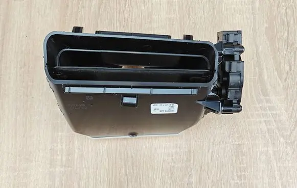 BMW 8 G16 Cabin air duct channel 106052098C