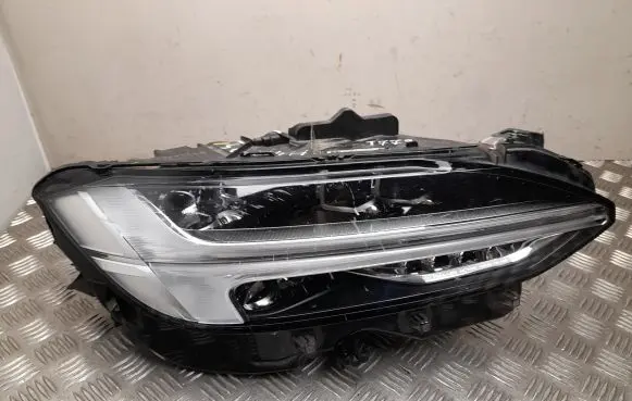Volvo S90, V90 Headlight/headlamp 31655187