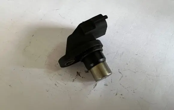 Volvo V70 Camshaft position sensor 8631533