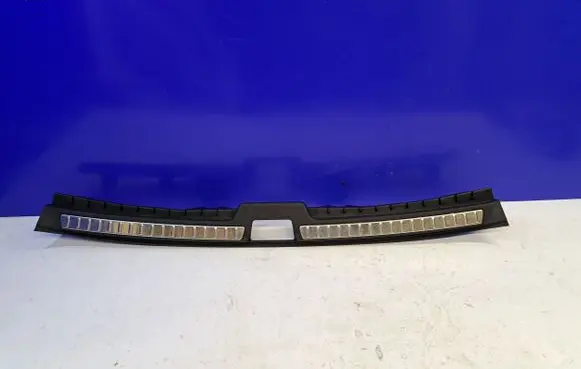 Volvo XC90 Tailgate trim 32239215 39825187