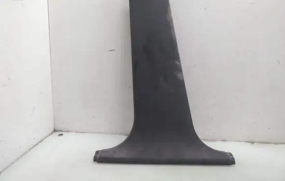 (B) pillar trim (bottom)