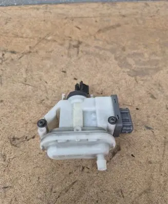 Volkswagen PASSAT B4 Central locking motor 3A0862153B