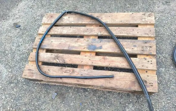 Opel Vivaro Rubber seal front door window/glass 