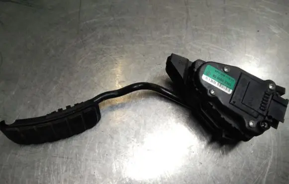 Renault Laguna II Accelerator pedal position sensor 6PV00811903 8200003393