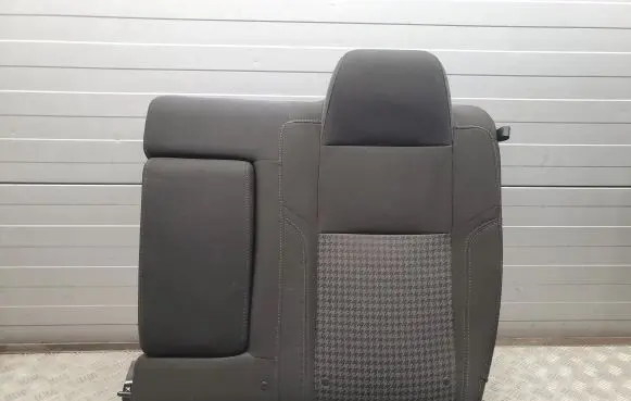 Dodge Challenger Rear seat 