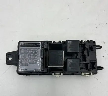 Volvo S40, V40 Fuse module 30889989
