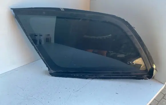 Toyota Avensis T220 Rear side window