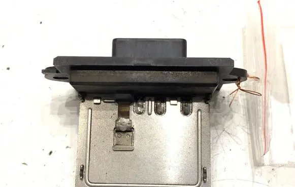 Nissan Note (E11) Heater blower motor/fan resistor 