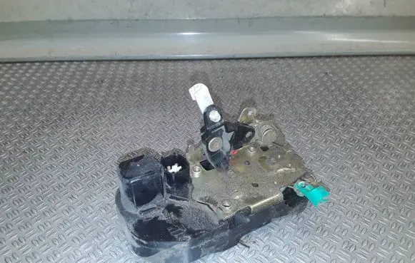 Chrysler Sebring (ST-22 - JR) Front door lock 