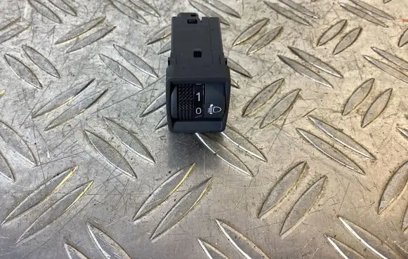 Nissan Qashqai Headlight level height control switch 60527B