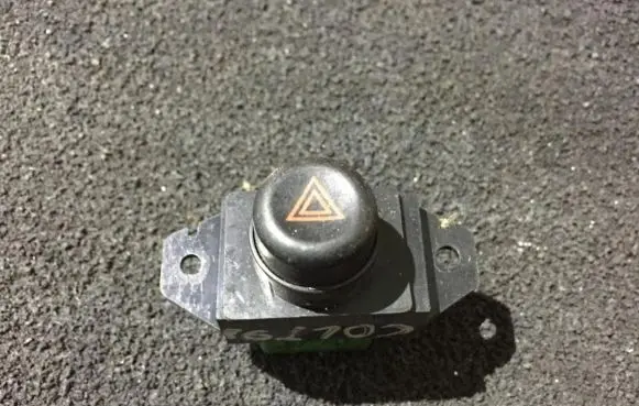 Mitsubishi Colt Hazard light switch