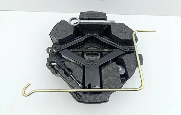 Subaru Forester SK Tool set 97035FJ050