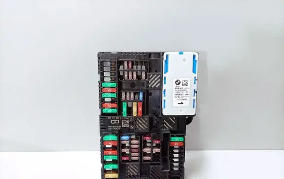 BMW 3 G20 G21 Fuse module 8734162 8795477
