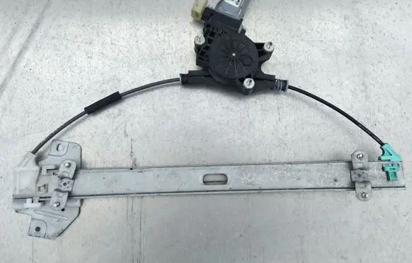 Hyundai Accent Front door window regulator with motor 988101G100 824011G010