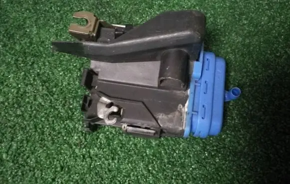Audi A4 S4 B5 8D Rear door lock 8D0839015A 4D0185A
