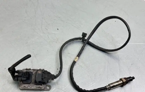 Volkswagen PASSAT B8 Lambda probe sensor 04L907807DN