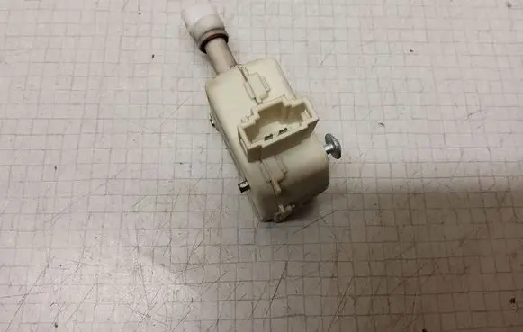 Volkswagen Bora Central locking motor B0959782 1J0810773B