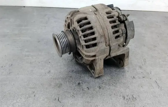 Opel Astra H Generator/alternator 55556067