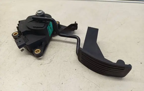 Nissan Qashqai+2 Accelerator pedal position sensor 0812A 21083